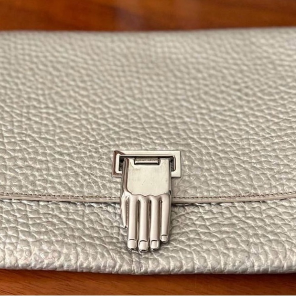 Opening ceremony silver Nokki clutch